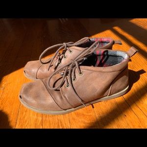 Bob’s Chill Luxe lace up